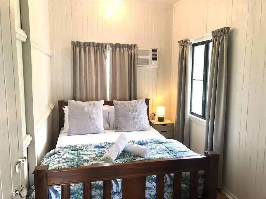 Pina Colada On The Beach - Beachfront - 2 Bedroom Mission Beach Dom wakacyjny