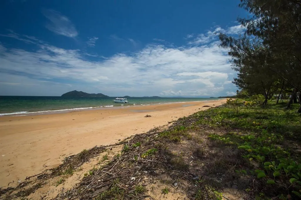 Pina Colada On The Beach - Beachfront - 2 Bedroom Mission Beach Australia